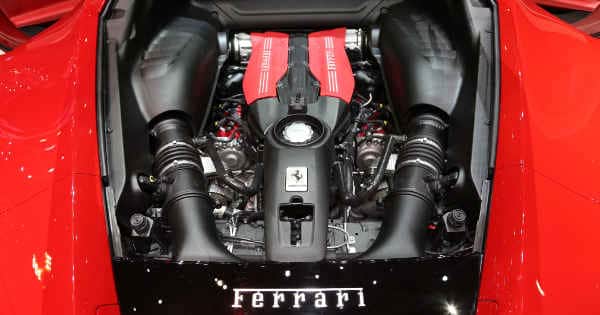 V8 biturbo Ferrari motore dell'anno